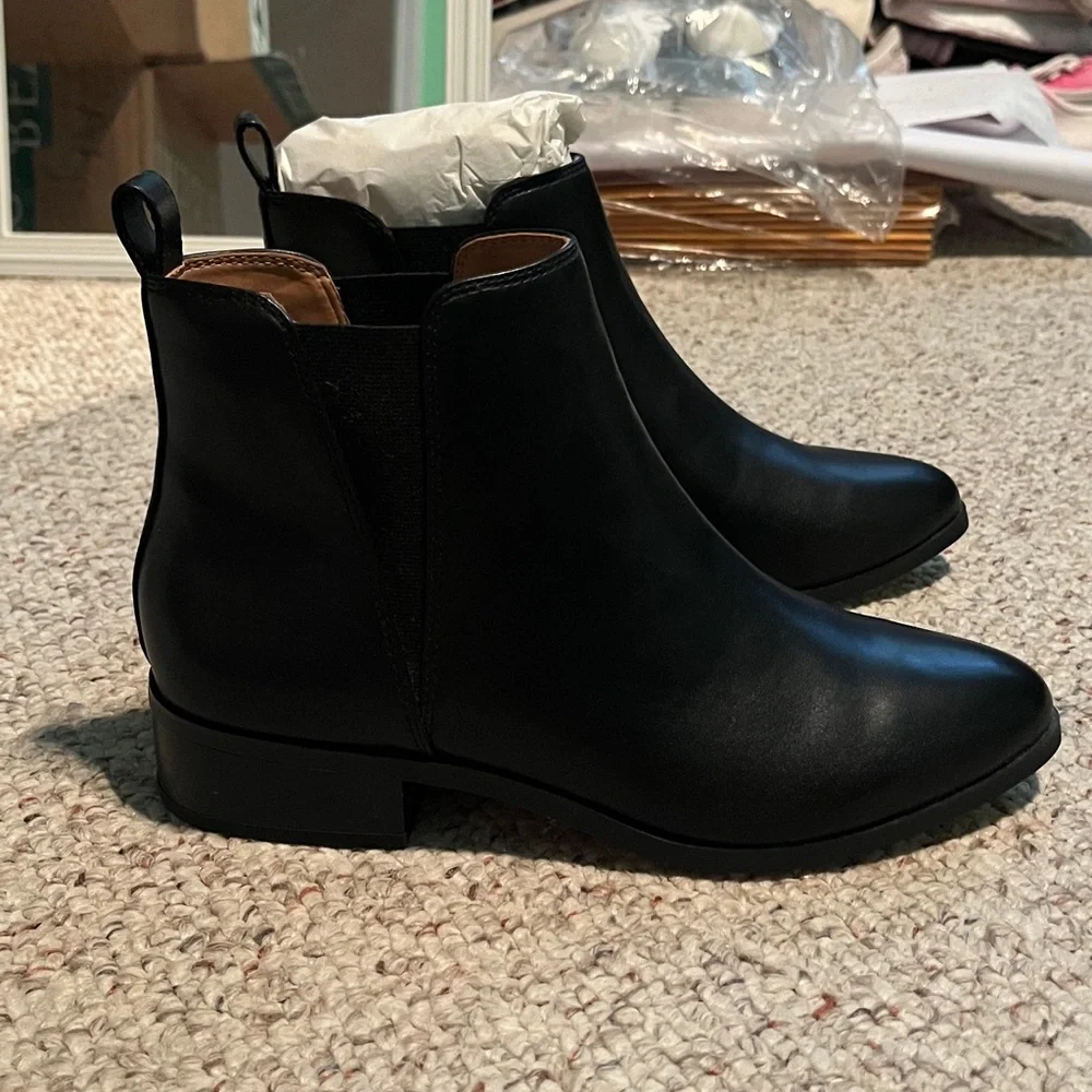 NWOT J. Crew Chelsea Boots